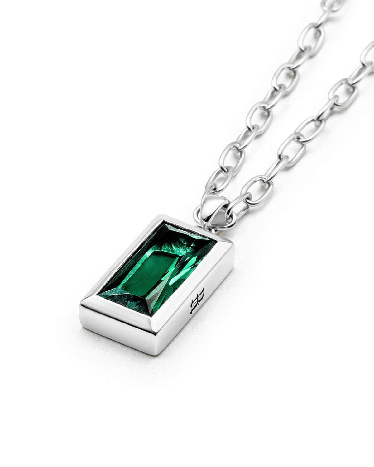 Sona Emerald Pendant handcrafted from solid 925 sterling silver featuring an emerald-coloured stone.