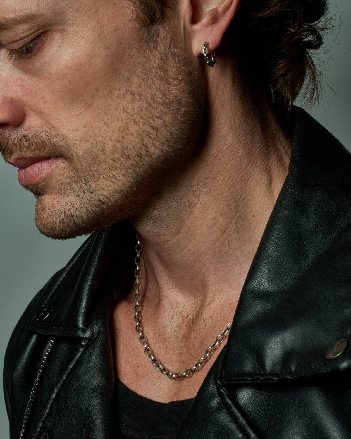 Cyrus Necklace handcrafted from solid 925 sterling silver featuring an oval link chain.